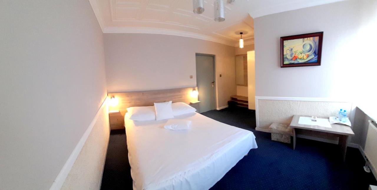 Dom Nad Rzeka Hotell Skwierzyna Exteriör bild