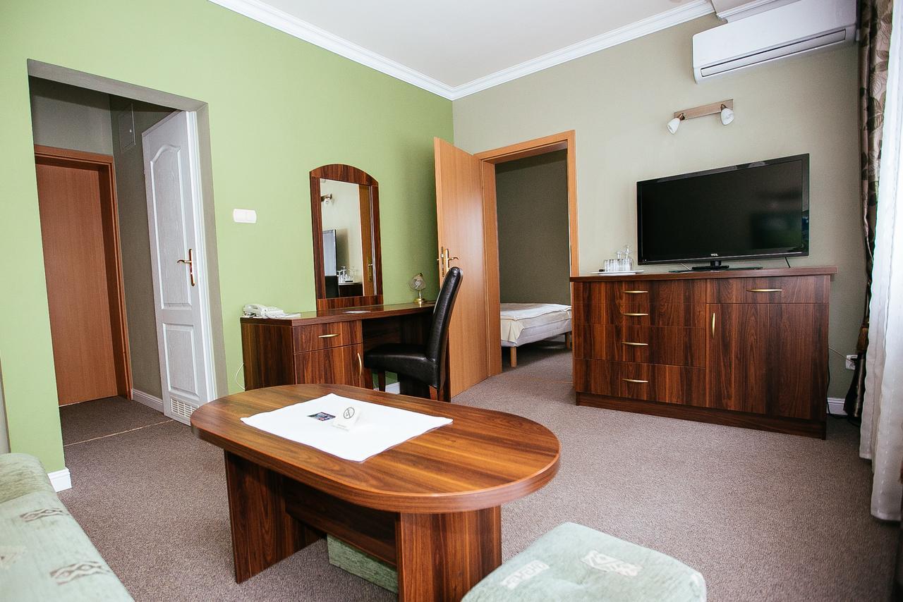 Dom Nad Rzeka Hotell Skwierzyna Exteriör bild
